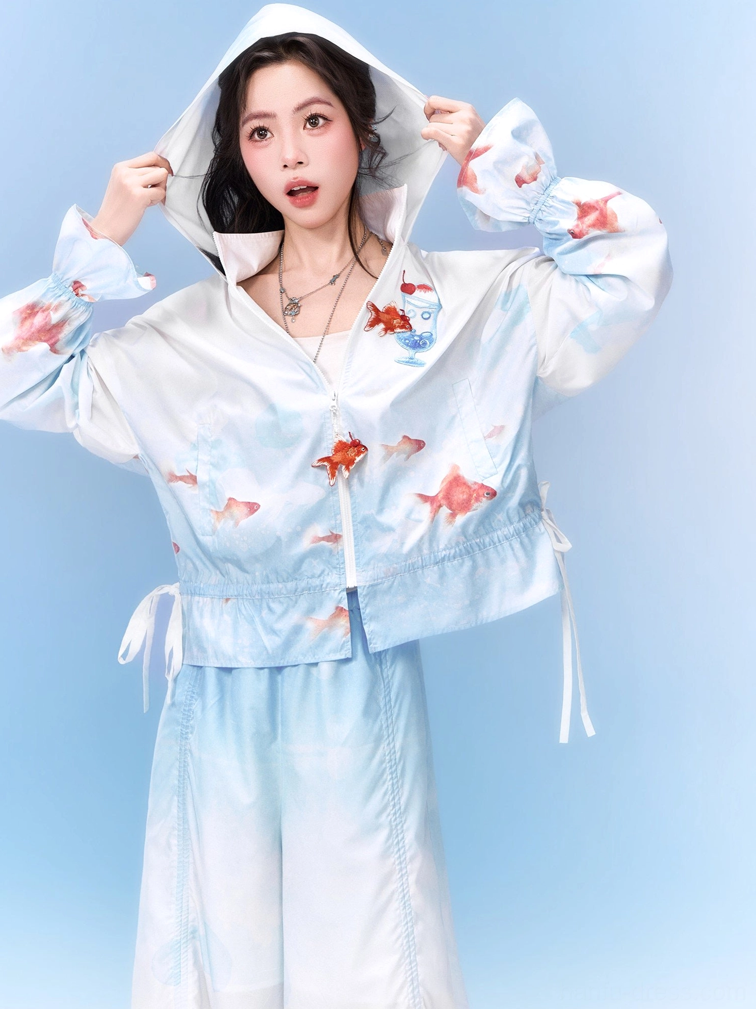 Modern Hanfu cropped goldfish print hooded jacket with drawstring hem, flared cuffs, and matching wide-leg trousers