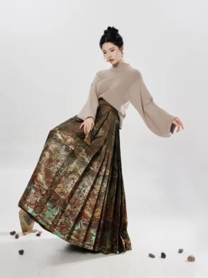 Female model lifting the pleated mamianqun horse-face skirt to show its flowing movement and warm antique Chinese print