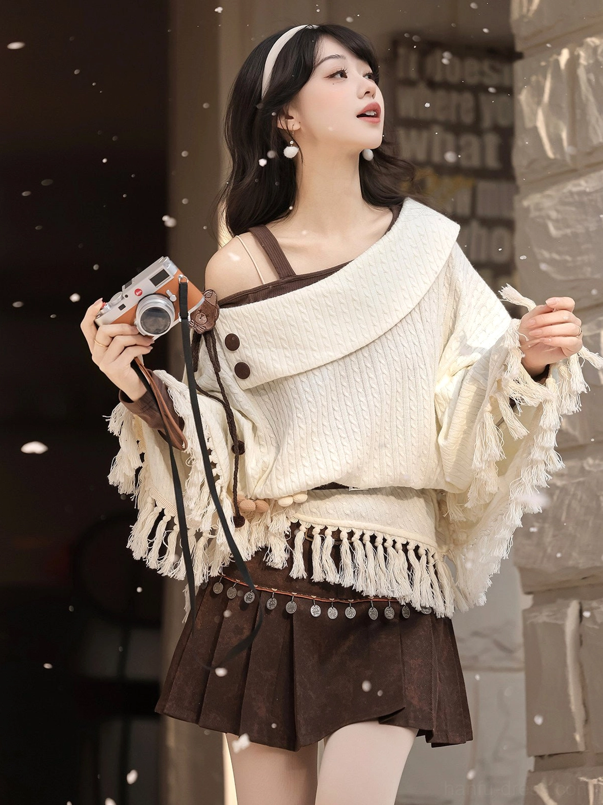 Modern Hanfu off-shoulder ribbed knitted cape outfit styled on a snowy vintage street with asymmetrical neckline and tassel hem