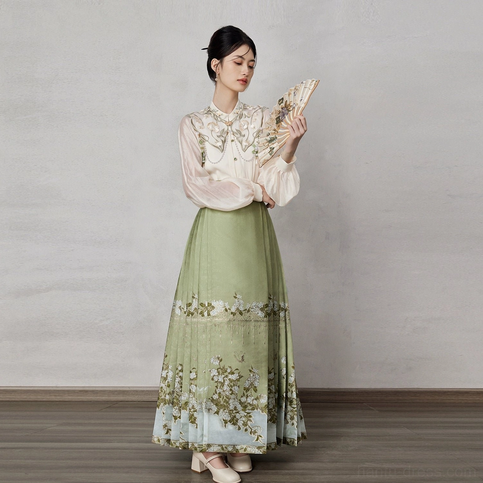 Modern Ming Dynasty Hanfu outfit with embroidered cloud collar sheer bishop sleeve blouse green floral mamianqun horse face skirt and folding fan