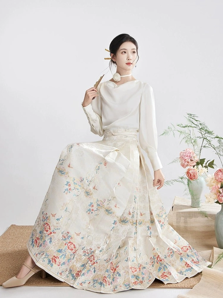 Modern Ming Dynasty Hanfu mamianqun horse face skirt set in snow white with floral and bird print, pleated skirt, and elegant boat neck top