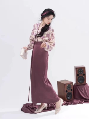 Modern Song Dynasty Hanfu full set in light purple with floral winged-sleeve cross-collar top and high-waisted mauve wrap skirt