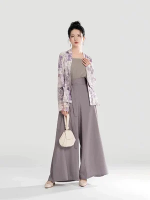 Full-body front view of a modern Song Dynasty Hanfu set with purple winged-sleeve top taupe camisole wide-leg pants and beige handbag