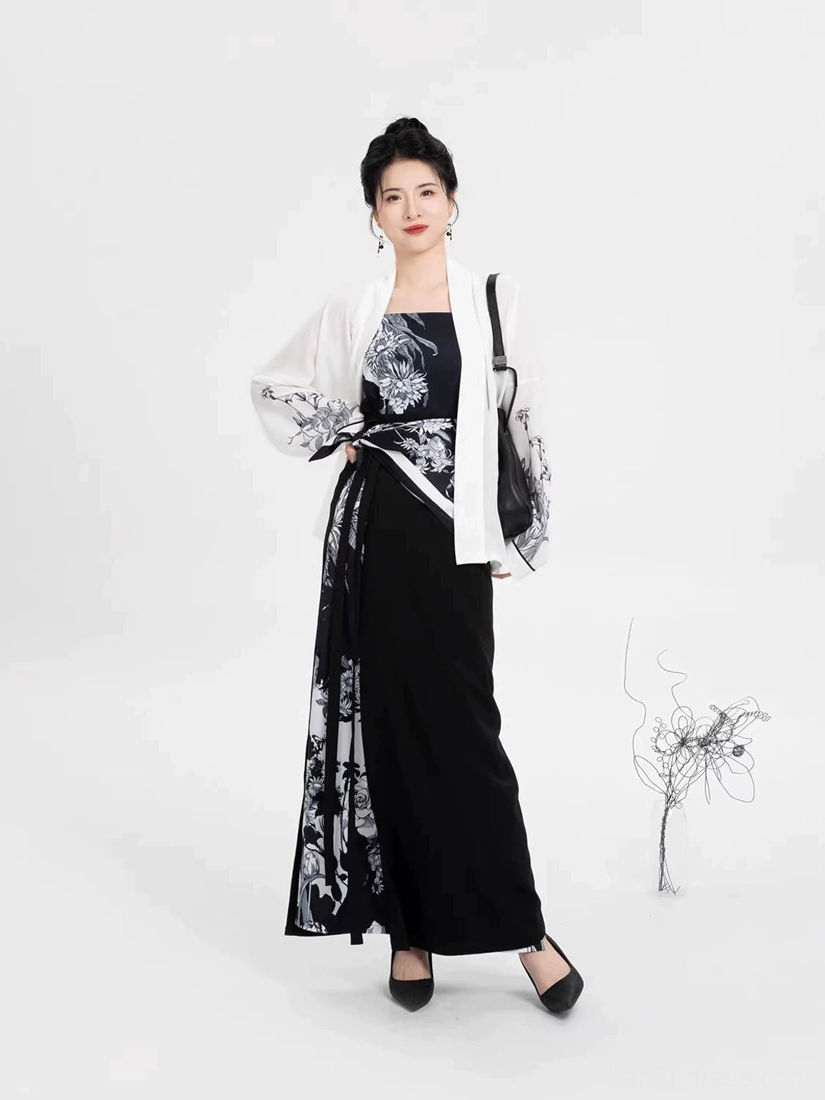 Front view showing the fit and coordinated black and white ink floral prints of the modern Song Dynasty Hanfu winged-sleeve set