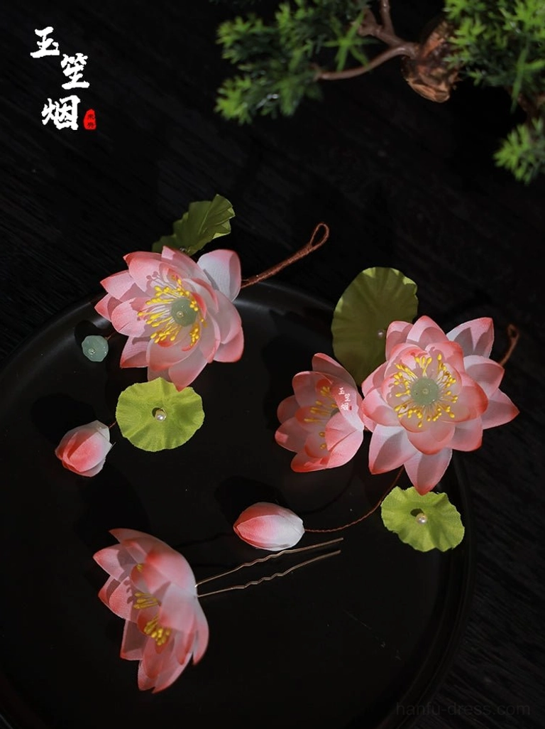 Multi-style pink lotus flower hairpin set with blossoms buds green leaves and bead accents for Hanfu and qipao outfits