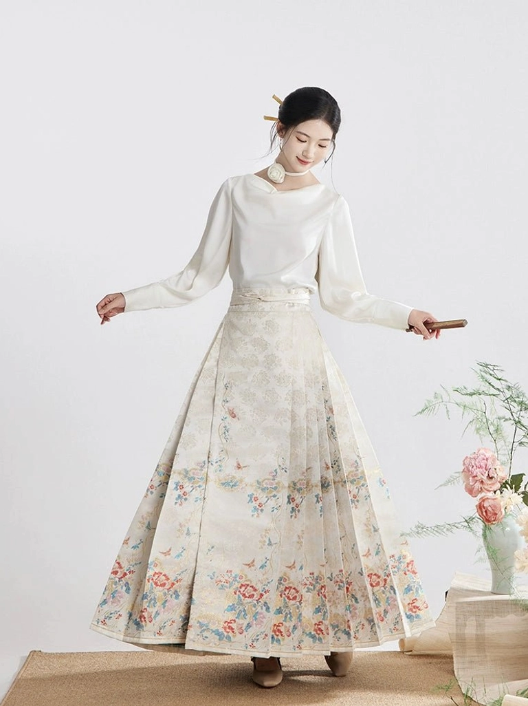 Side view of a flowing floral mamianqun Hanfu skirt set in off-white with delicate Chinese flower and bird patterns