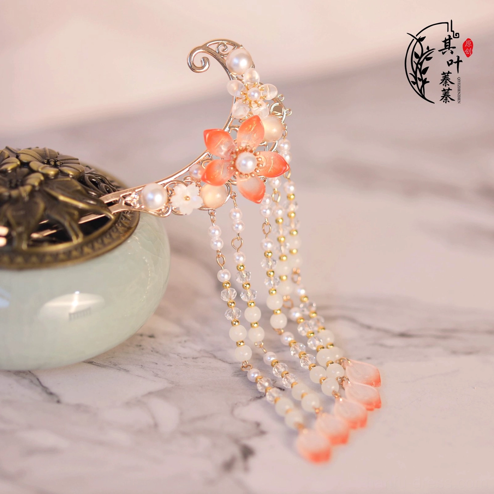 Peach blossom tassel hairpin for Hanfu with curved metal hair stick, pink flower decoration, pearls and flowing gradient tassels
