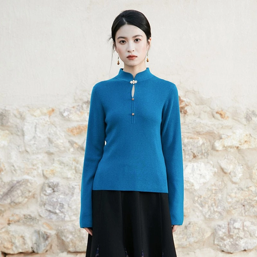 Close-up front view of a peacock blue cashmere blend Hanfu-inspired sweater featuring a classic Chinese neckline clasp and slim tailored fit