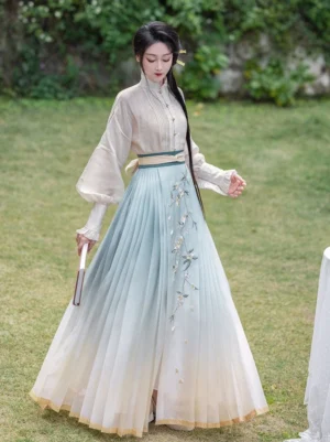 Pear Blossom Song new Chinese style Hanfu outfit with lantern sleeve top and floral embroidered gradient mamianqun skirt side view