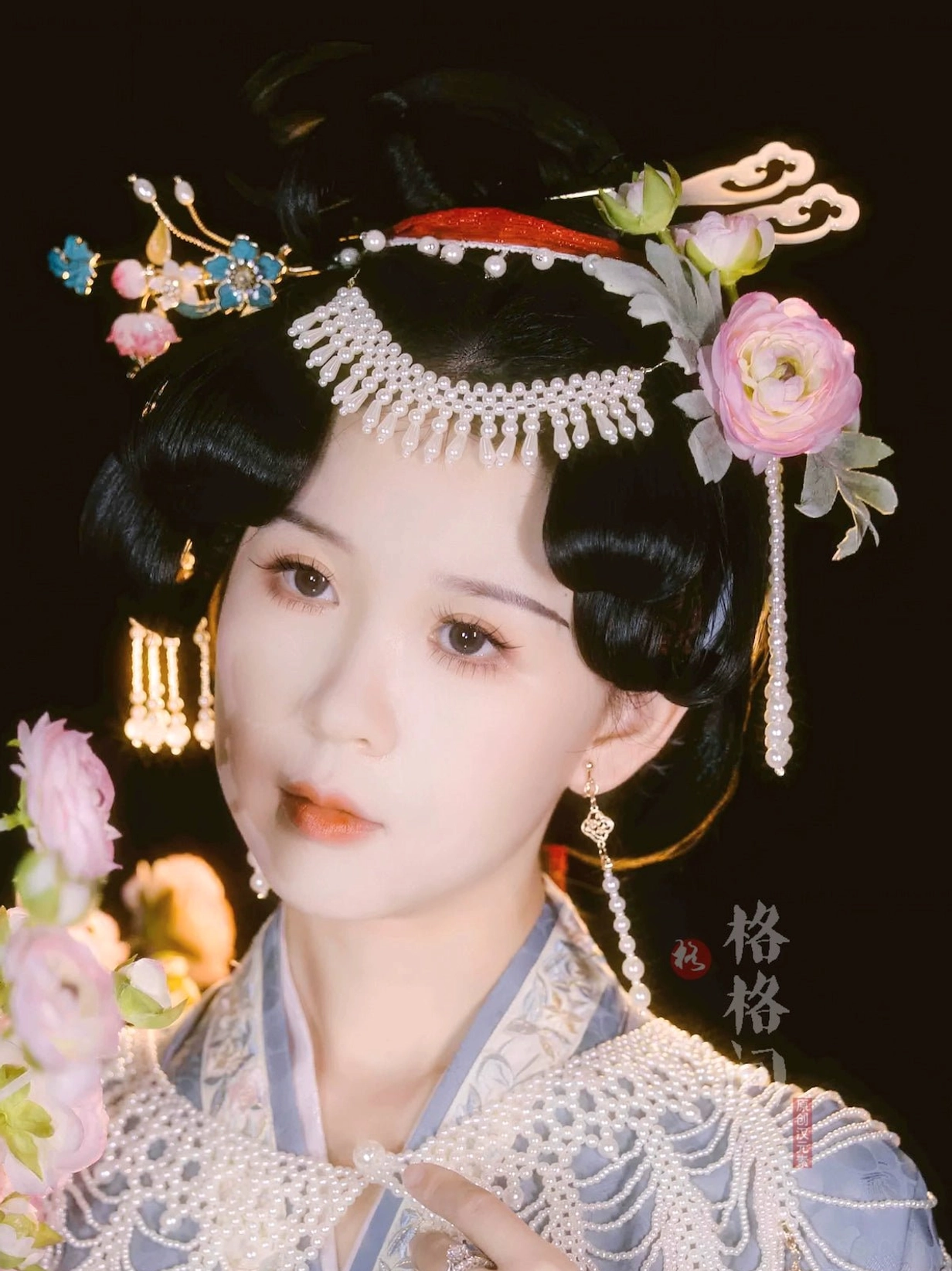 Three-quarter portrait of model wearing pearl Hanfu hair ornament with pink flower hairpins and long traditional tassel pendants