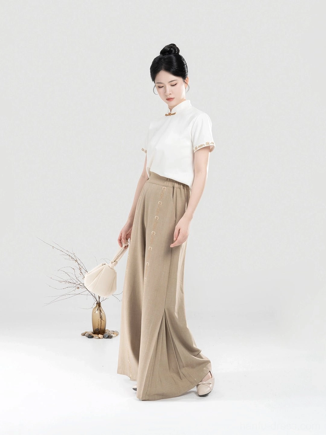 Pinewood New Chinese Style Hanfu set with short sleeve stand collar top and khaki wide-leg trousers