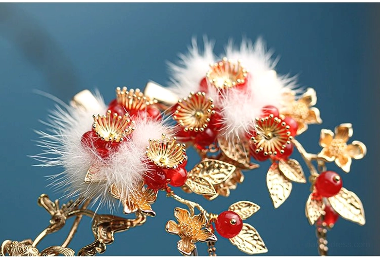 Decorative plum blossom Hanfu hair clip without long tassels, featuring gold-tone metal flowers, white fuzzy blooms, red flowers, and bead details