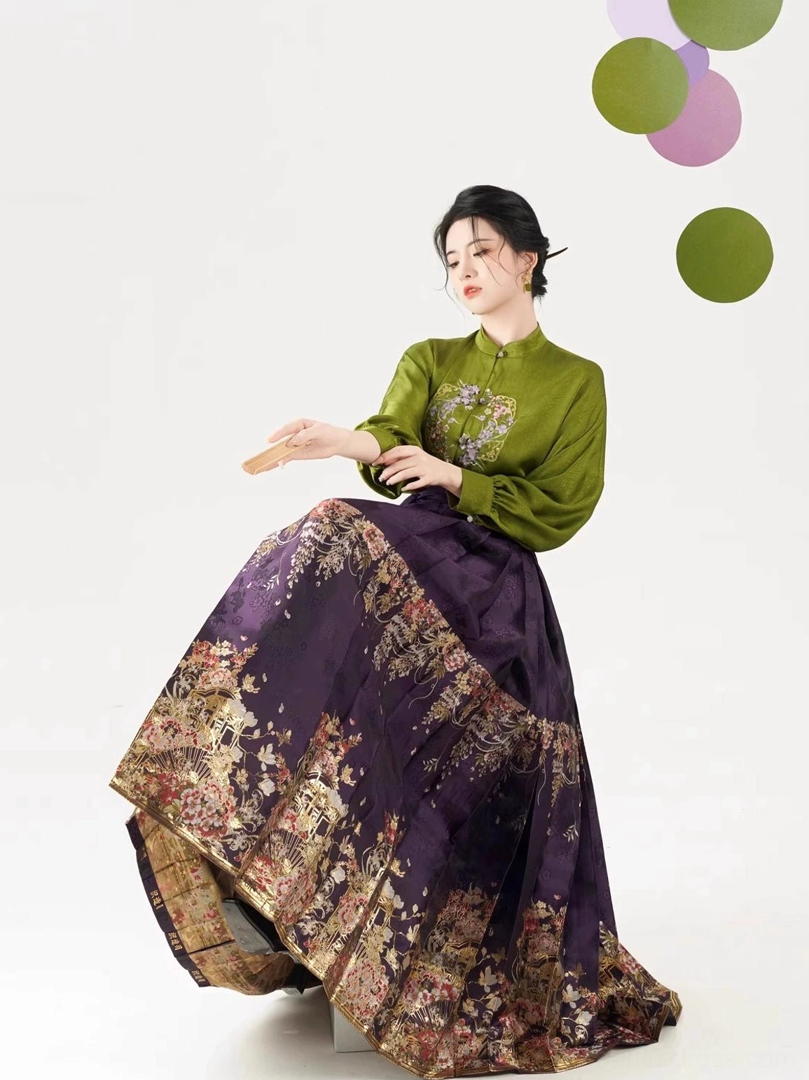 Olive green Ming Dynasty Hanfu collar blouse with dark purple floral hem mamian skirt in a three-quarter full-body studio portrait