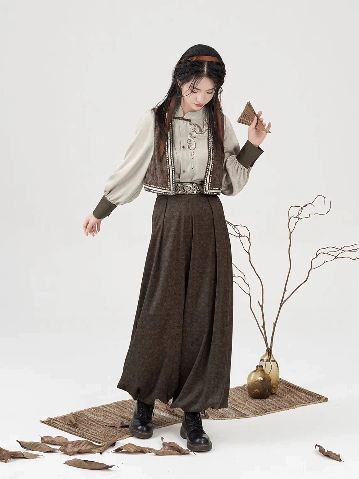Side view of the Poetry of the Wilderness modern Chinese style outfit with open-front vest and lantern sleeves