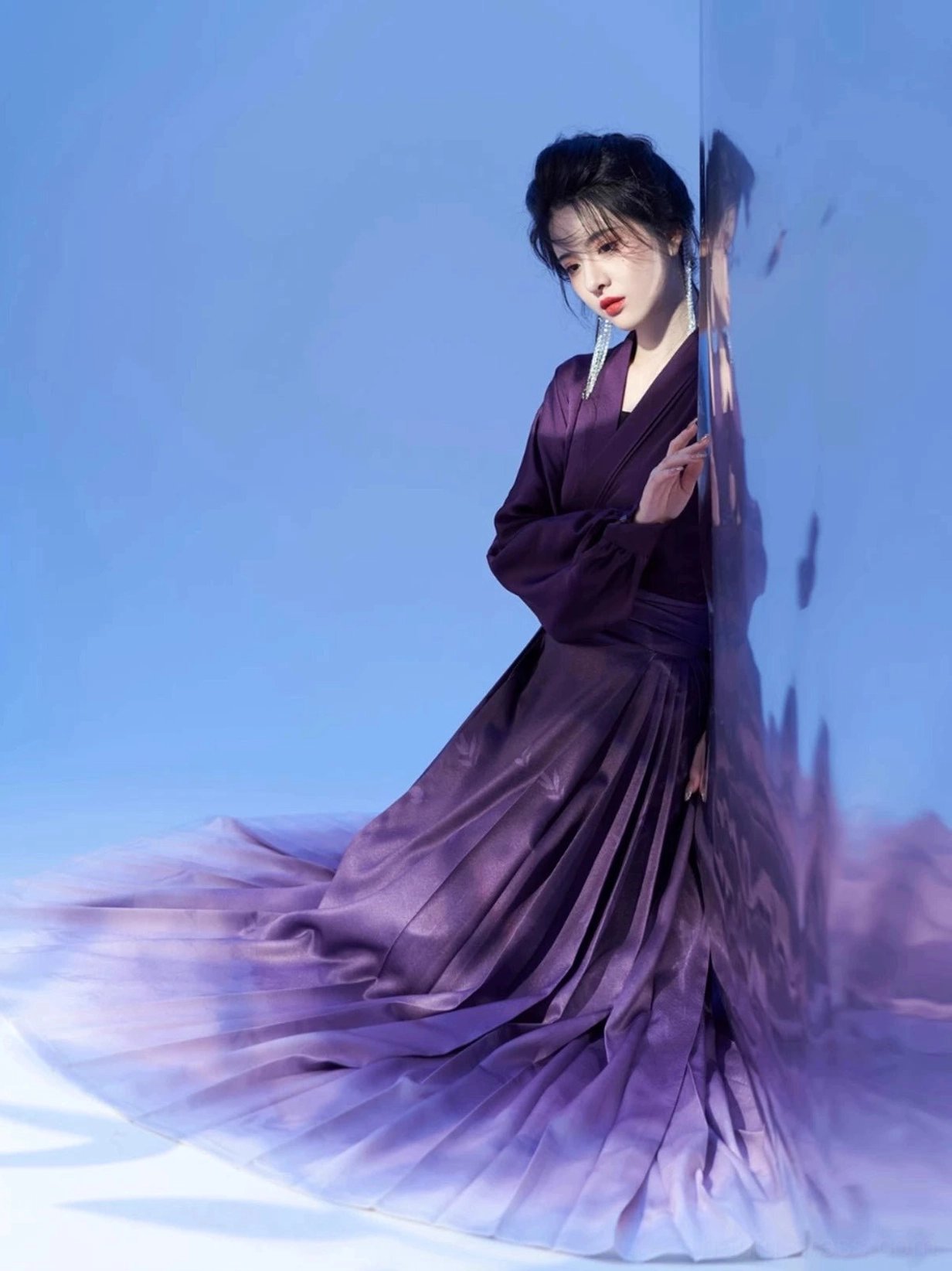 Three-quarter studio portrait of purple gradient Ming Dynasty Hanfu mamianqun set with flowing floor-length pleated skirt