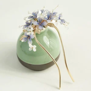 Purple hydrangea floral Hanfu hair pin with frosted petals, pearl details, gold-tone leaves, and double-prong fork base