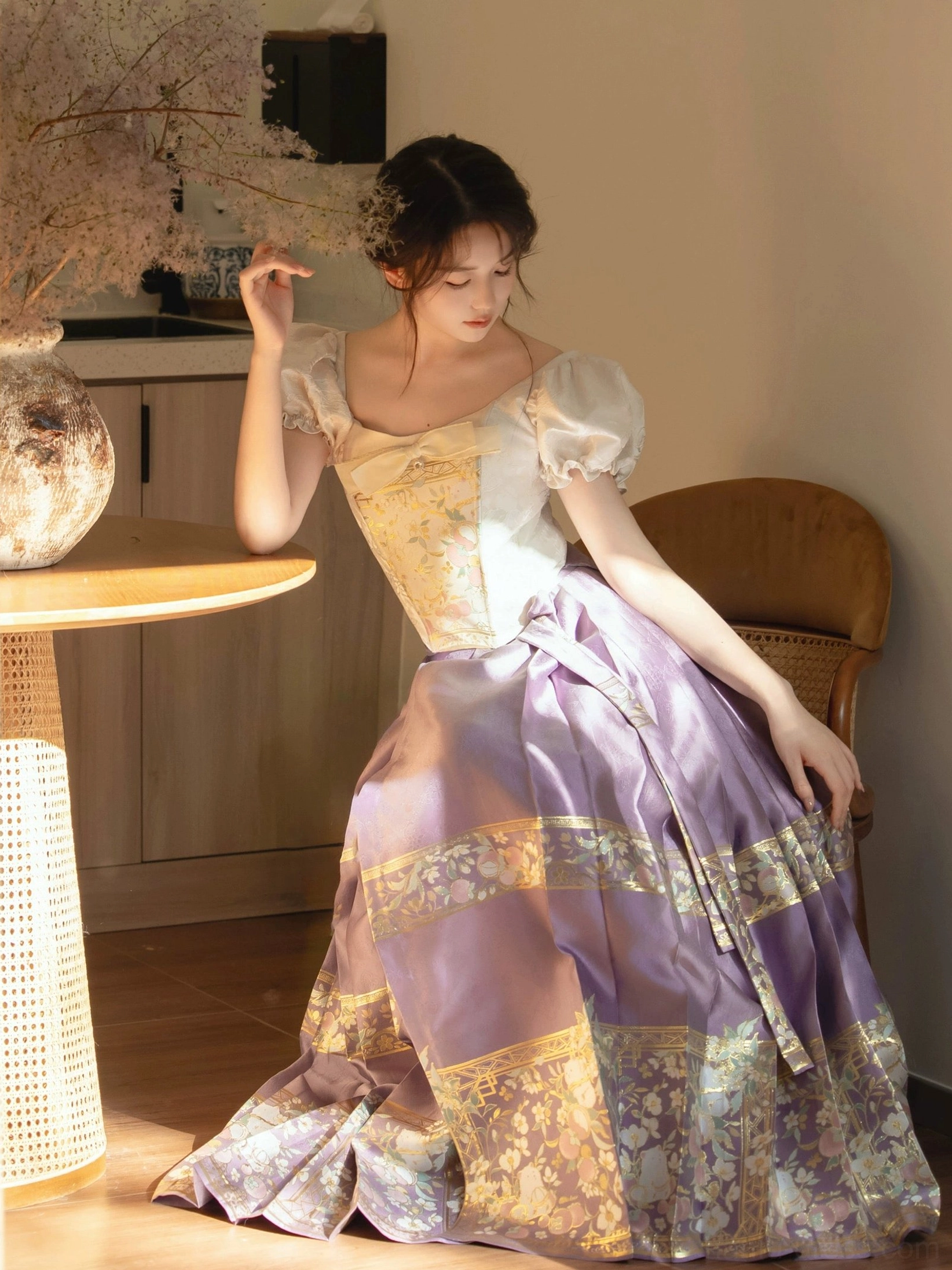 Romantic purple modern Hanfu outfit with square neck embroidered corset bodice puff sleeves and floor length skirt with ornate gold floral trim