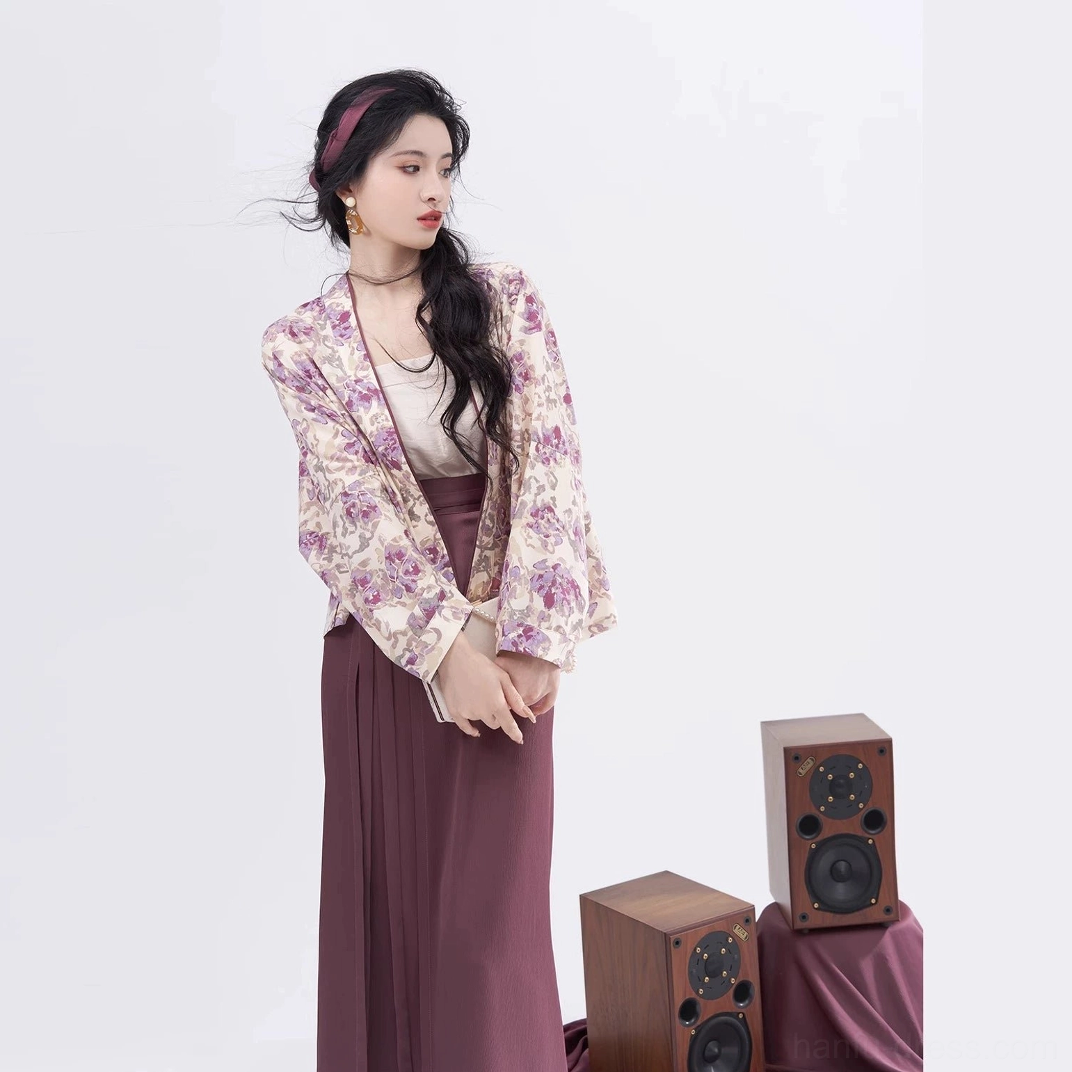 Purple Song Dynasty Hanfu full set with floral winged-sleeve cross-collar top inner camisole and mauve wrap skirt