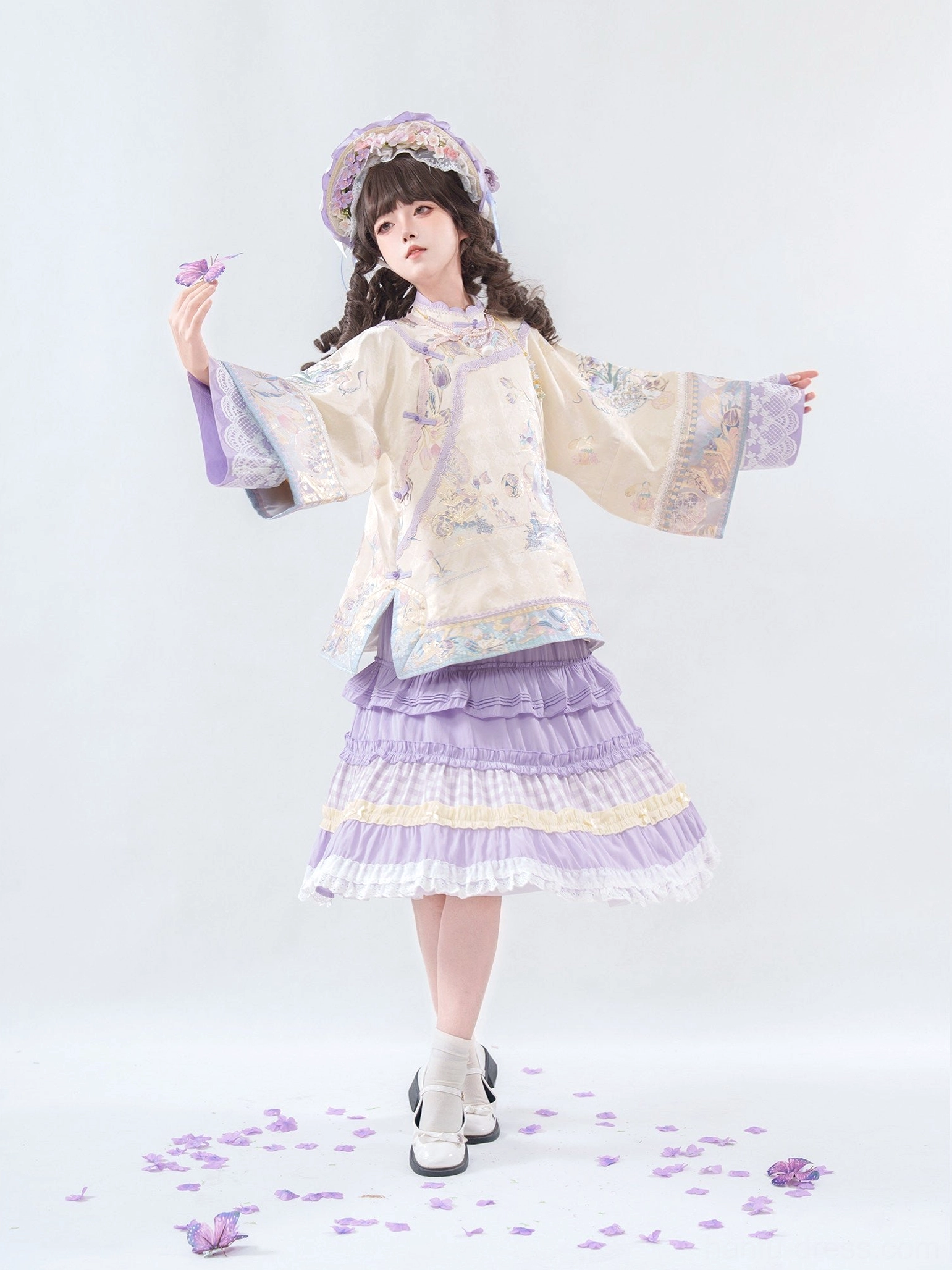 Qing-inspired Han Lolita fashion set featuring floral embroidery wide sleeves and a layered ruffle skirt