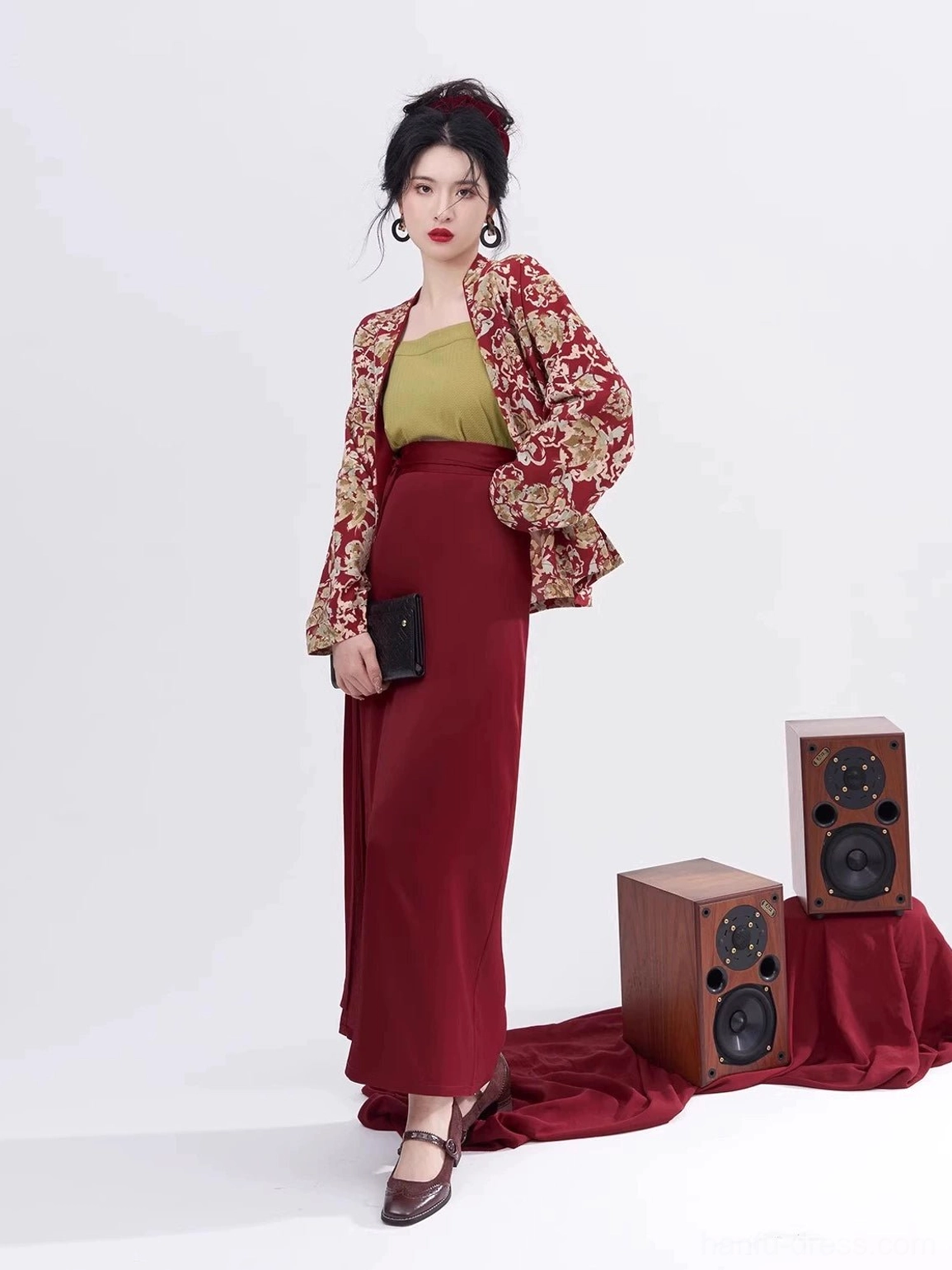 Red modern Hanfu outfit with floral cropped cross-collar top long wrap skirt and elegant contemporary accessories