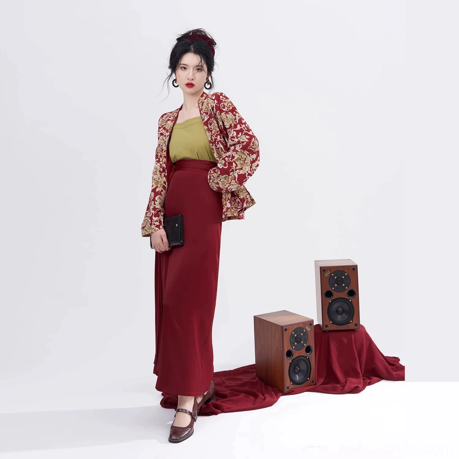 Red Song Dynasty Hanfu full set with floral winged-sleeve top inner camisole and long wrap skirt