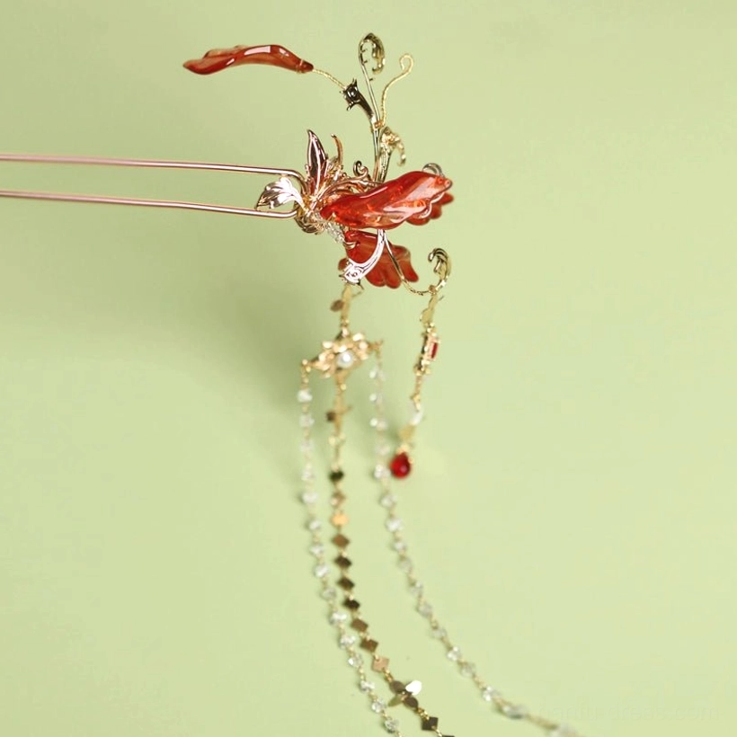 Right-oriented red spider lily tassel hair pin with polished gold-tone hardware, long mixed-link chain tassels, red flower ornament, and crystal details