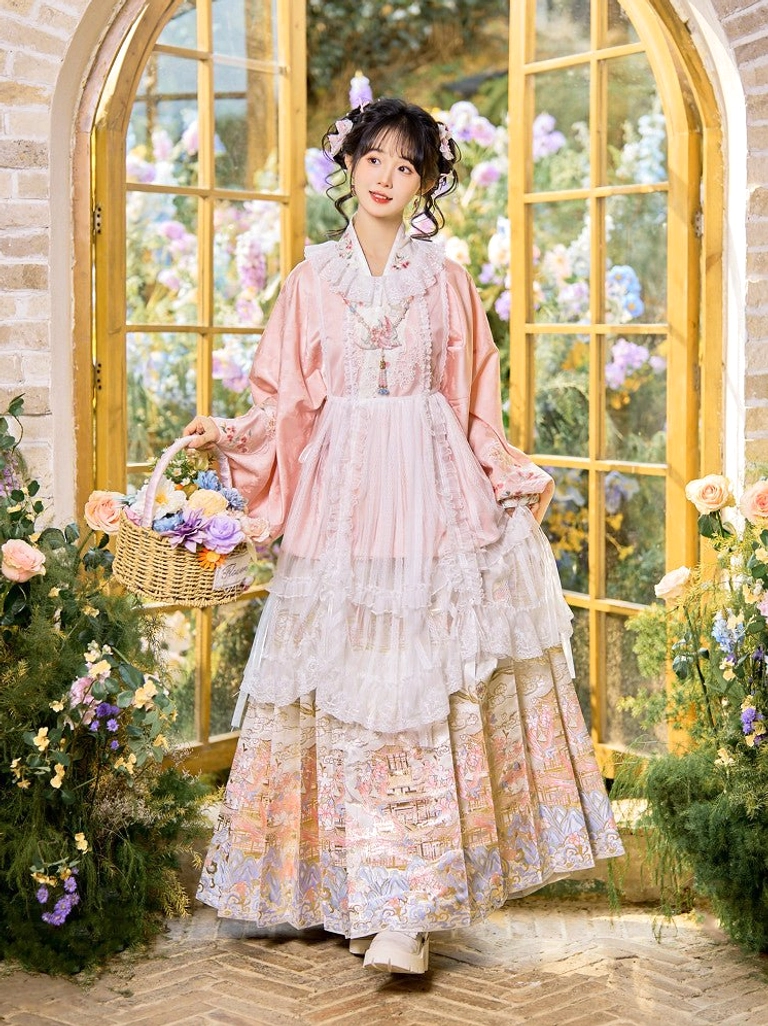Romantic pink Ming Dynasty Hanfu outfit with pipa sleeve top sheer overskirt and printed pleated mamianqun