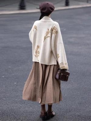 Back view of ivory floral embroidered Ming Dynasty Hanfu jacket with rose cocoa mamianqun skirt