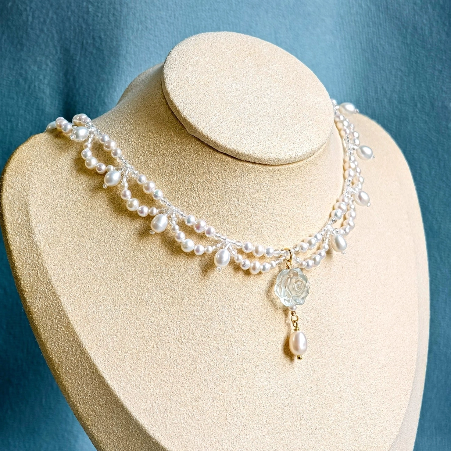 Translucent rose freshwater pearl Hanfu yingluo choker necklace displayed on jewelry mannequin with teardrop pearl pendant