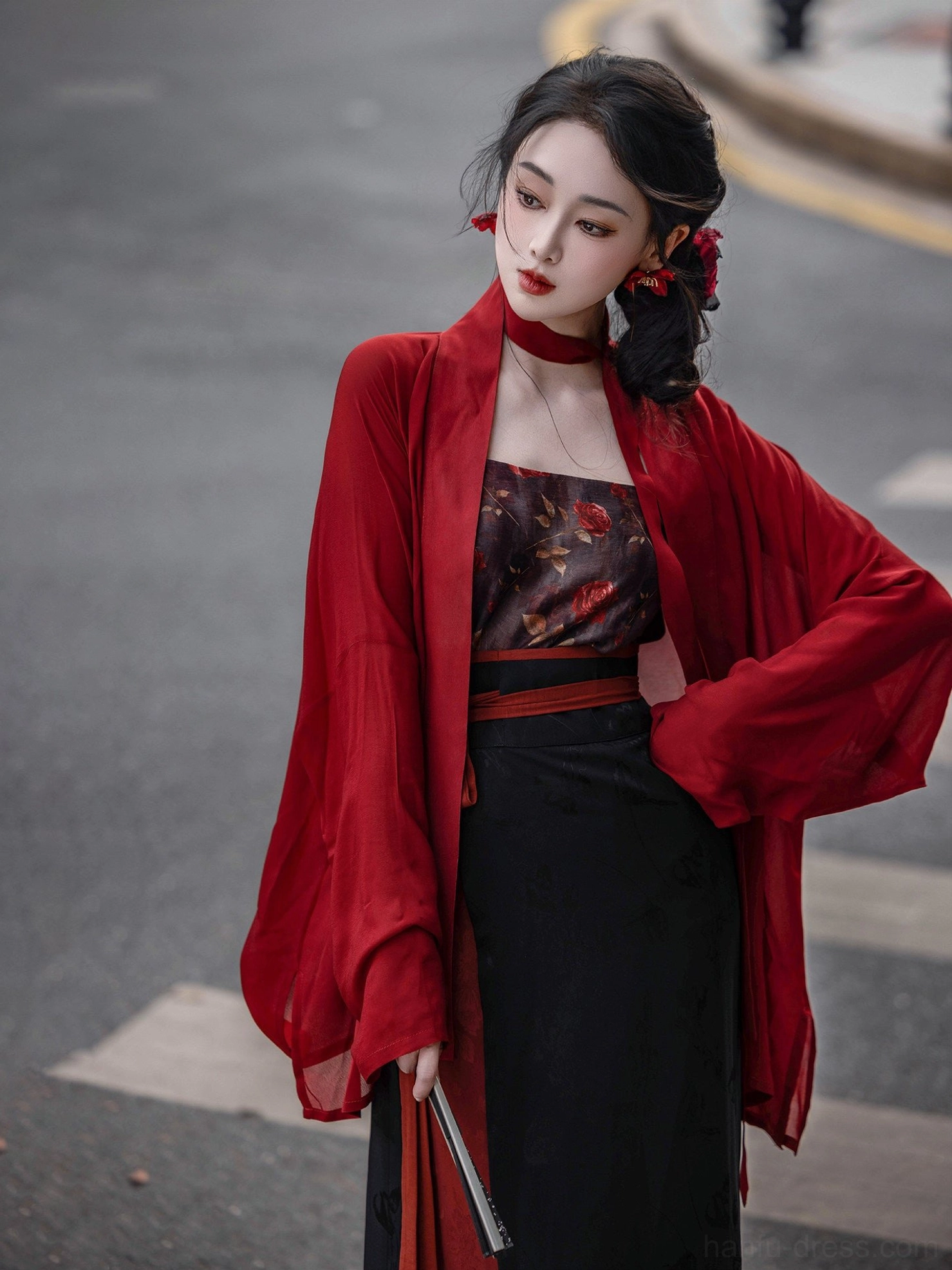 Modern Song Dynasty Hanfu Rose Whispers outfit featuring rose print camisole wine red winged sleeve top and dark color-block skirt