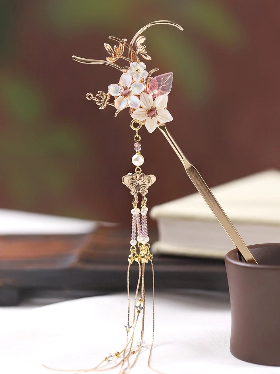 Single long-tassel Chinese hair stick with floral ornament, pearl beads, gradient bead chain, and gold-toned pendant for Hanfu