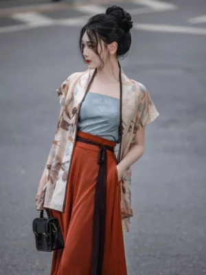 Song Dynasty inspired Hanfu winged sleeve top in beige dried floral print with dark brown trim and modern handbag styling