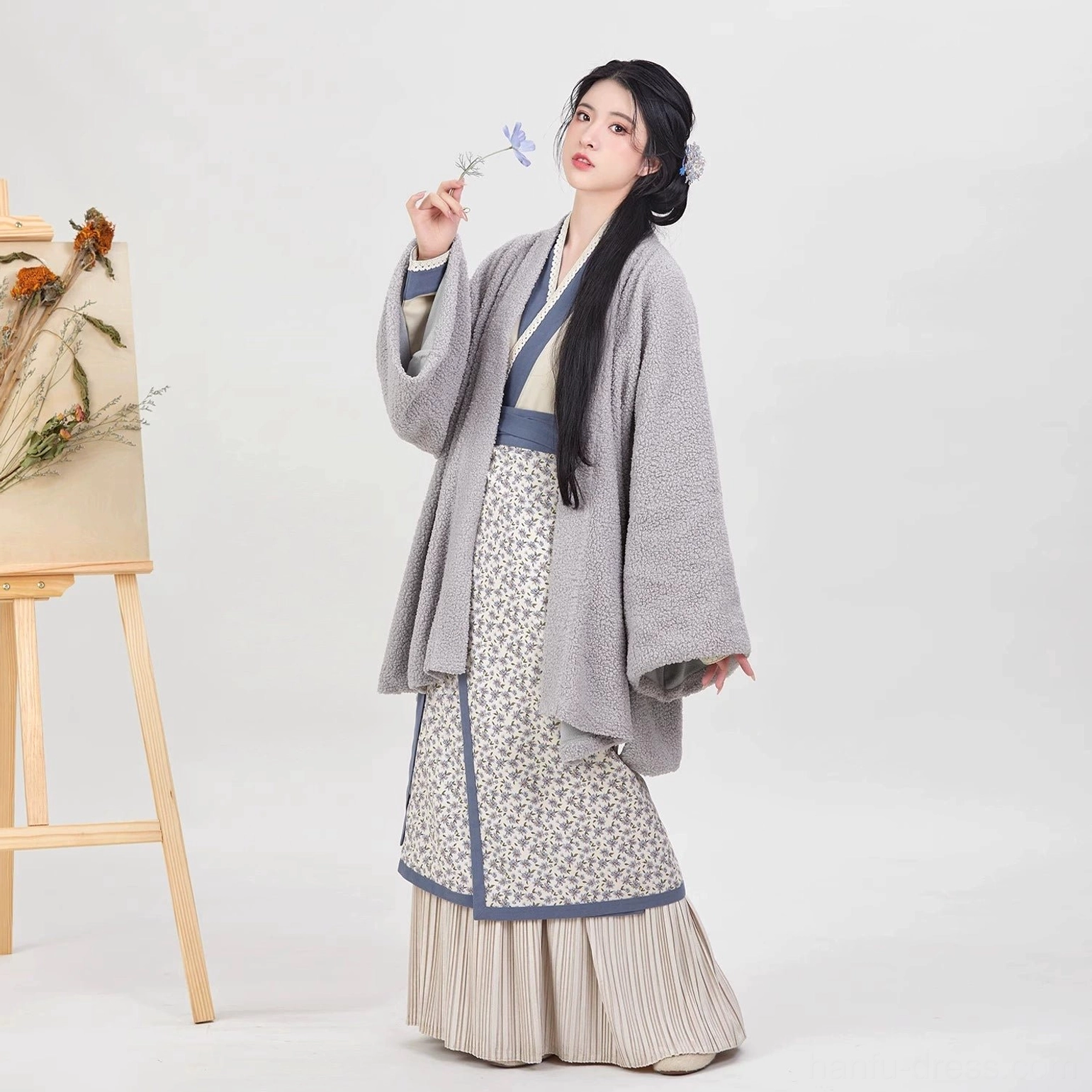 Song Dynasty modern Hanfu full set product detail in blue with winged sleeves, textured jacket, and layered spiral skirt