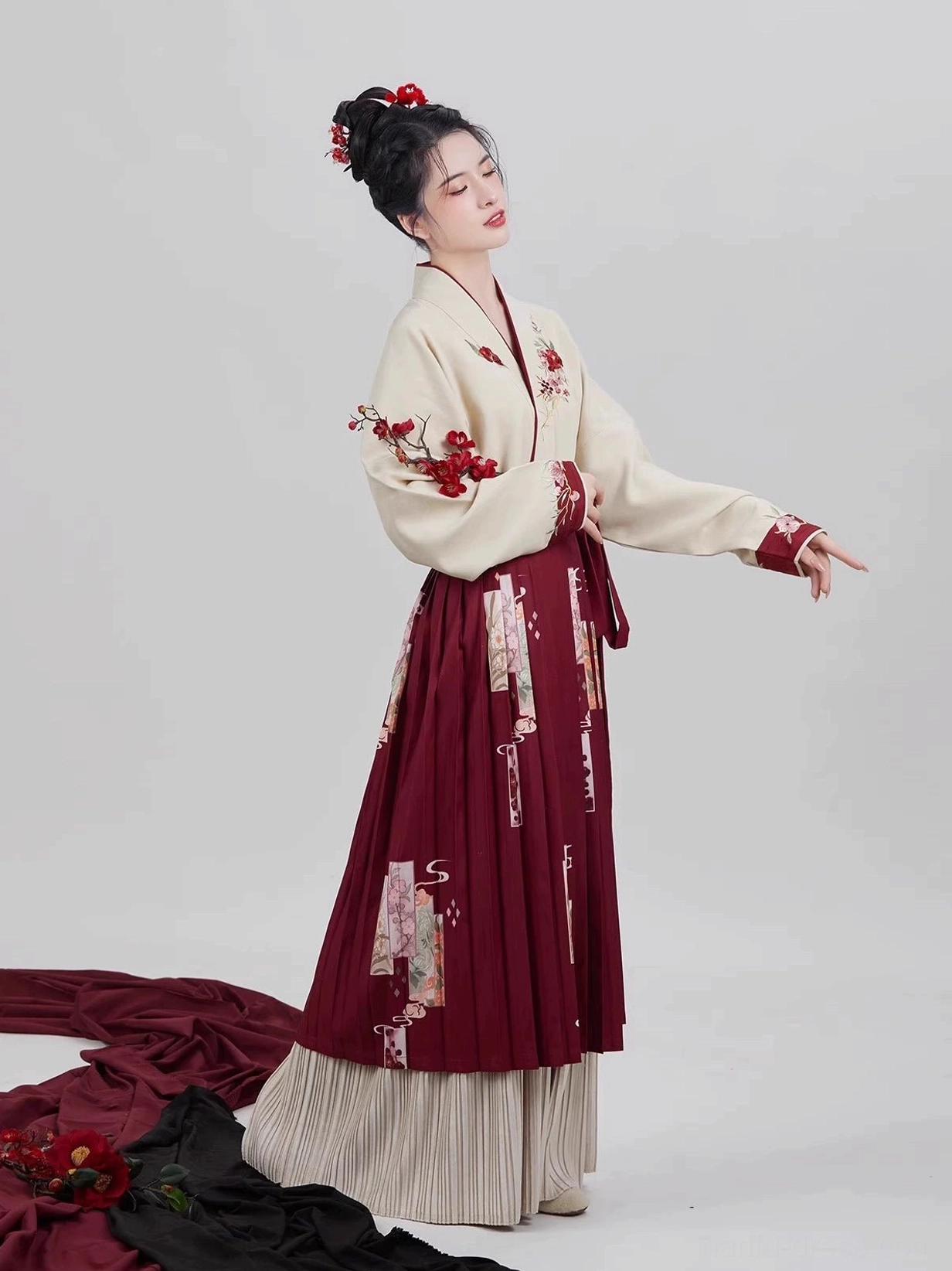 Song Dynasty modern hanfu inner top and red pleated skirt with seasonal flower print, cross collar, wide sleeves, and striped hem