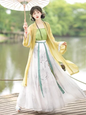 Song Dynasty style hanfu qiyao ruqun set with yellow beizi green camisole bamboo printed skirt and paper oil umbrella