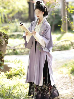 Song Dynasty Qiyao Ruqun Hanfu set in a traditional Chinese courtyard garden with lavender beizi coat white cross-collar top and black floral pleated skirt