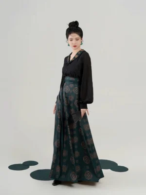 Side view of Tang Dynasty inspired modern Hanfu outfit with flowing green mamian skirt and black folding fan