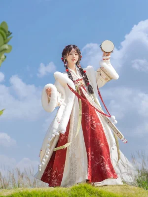 Tang Dynasty winter qixiong ruqun Hanfu complete set in wine red and cream with fur trim cloak on grassland