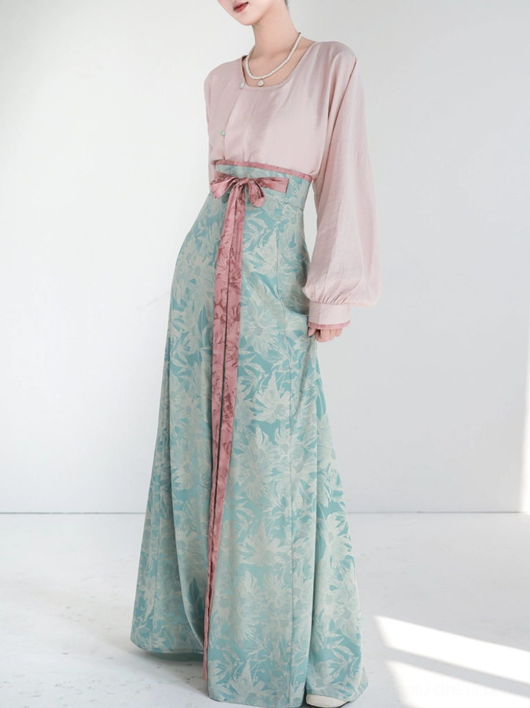 Tiffany Glaze Tang Dynasty Hanfu full set in blush pink round collar top and cyan eight-panel wrap skirt side three-quarter view