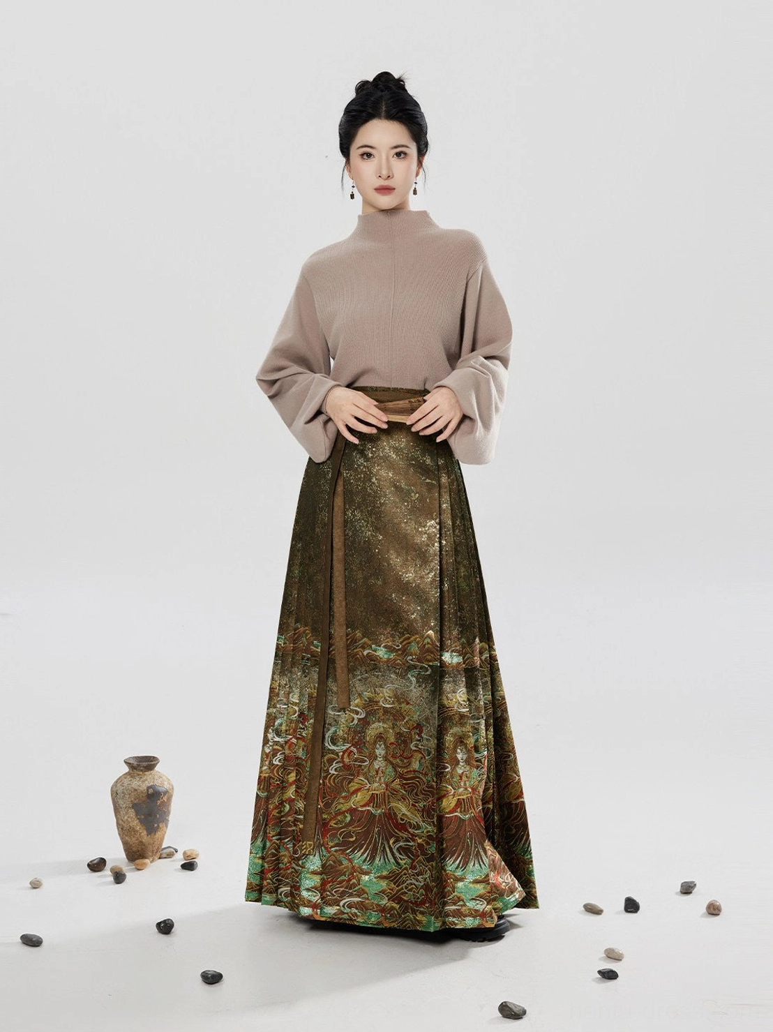 Full-length traditional Chinese mamianqun horse-face skirt with rich vintage patterned print and structured pleats