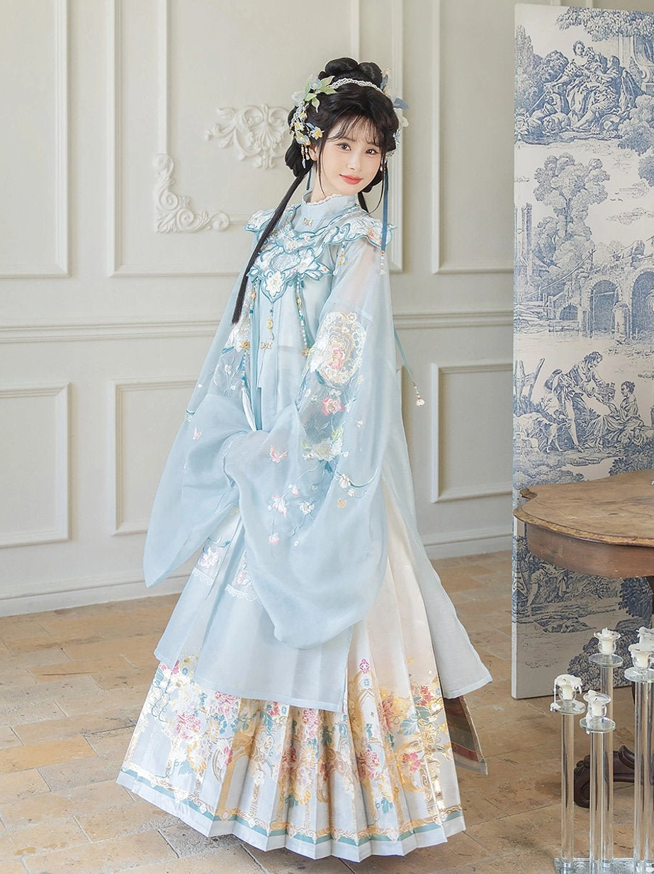 Full side view of traditional Ming Dynasty hanfu clothing with loose wide sleeves, embroidered cloud shoulder collar, and ornate Mamian skirt hem