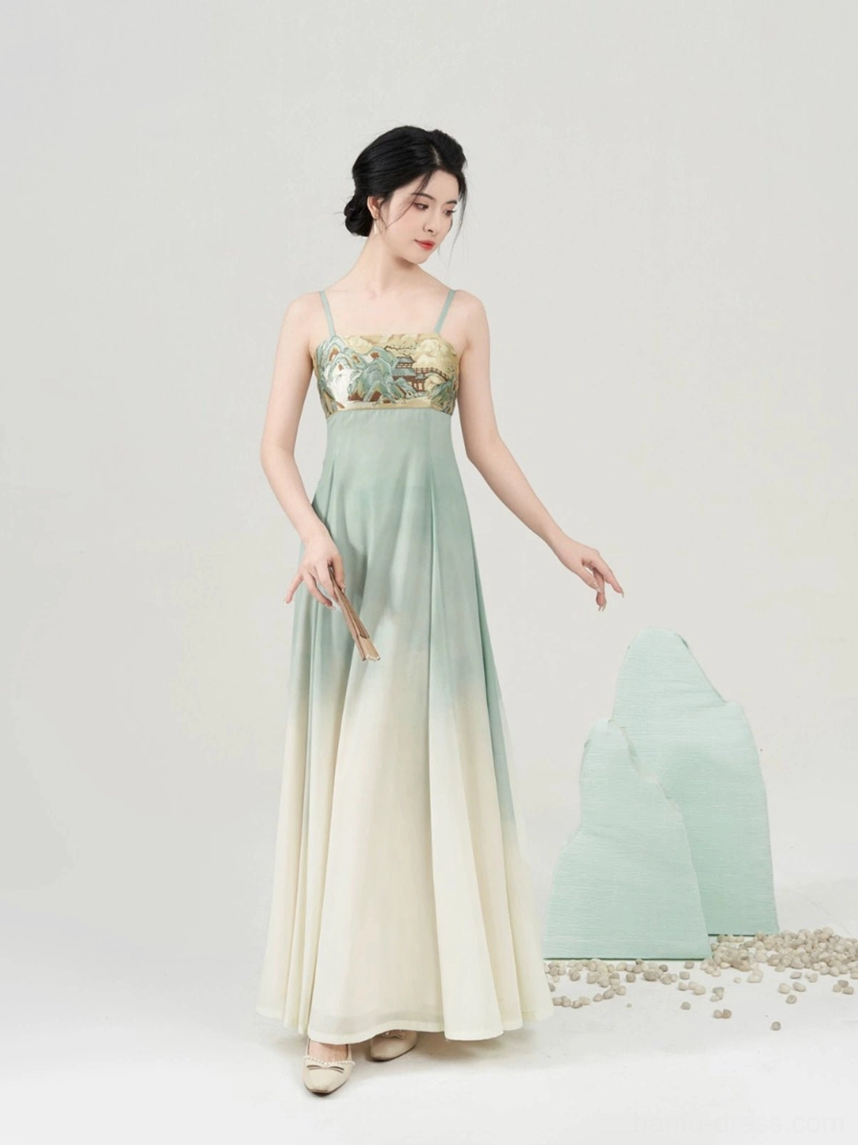 Tranquil Mountain Path Tang-style Hanfu standalone ombre camisole slip dress with embroidered landscape bodice side view