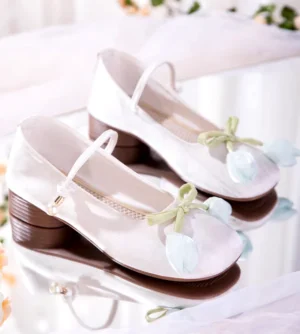 Cream white tulip Hanfu Mary Jane shoes with green ribbon bows, pearl ankle straps, woven insoles, and low brown block heels