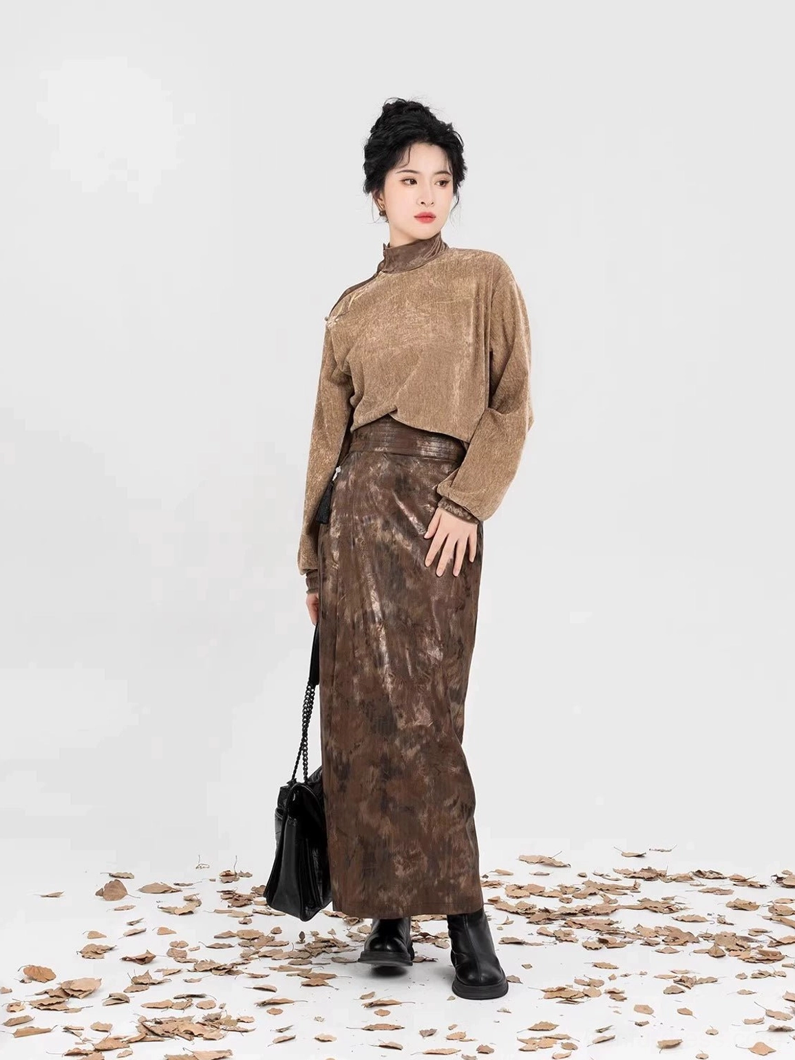 New Chinese style embroidered velvet top and high-waisted marbled brown maxi skirt coordinated outfit detail