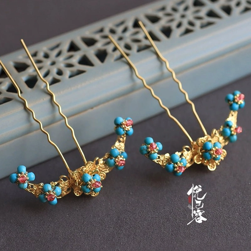 Vintage Chinese style U-shaped Hanfu hair pin with gold-tone wavy prongs, blue beads, and small red floral ornaments