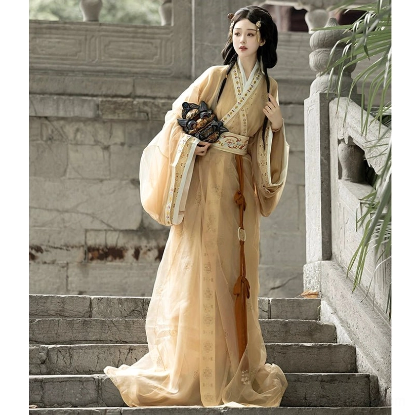 Yellow beige Warring States Han Dynasty straight hem Hanfu robe with wide sheer sleeves embroidered waistband and long flowing hem