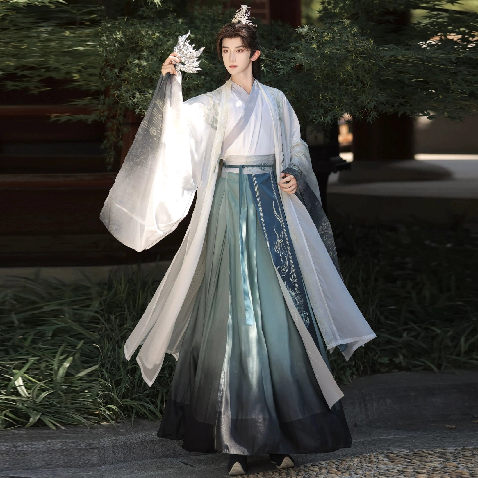 White Wei Jin unisex Hanfu set with flowing immortal sleeves and layered cross collar styling