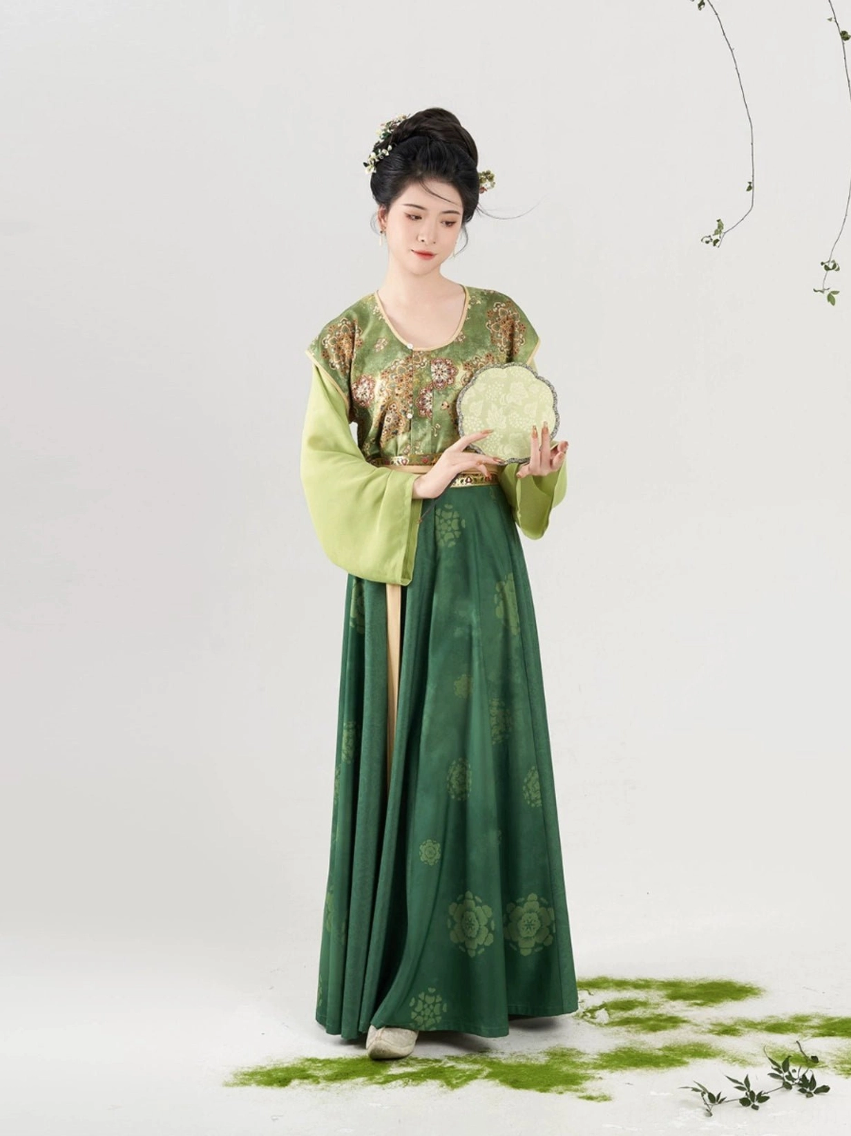 Weiyang Tang style Hanfu outfit front view with floral green skirt and round silk fan