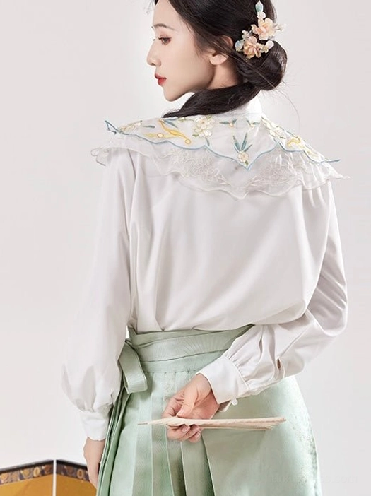 Back view of white Ming style Hanfu blouse with embroidered cloud collar and light green mamianqun horse face skirt