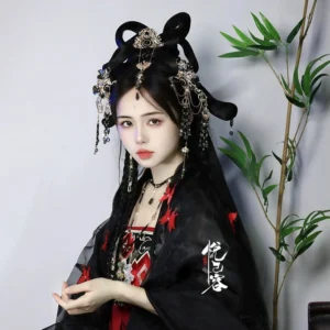 Yao Yue Lian Hanfu hair accessory collection worn by model with antique gold ornament, black gemstone accents, tasseled hairpins and matching necklace